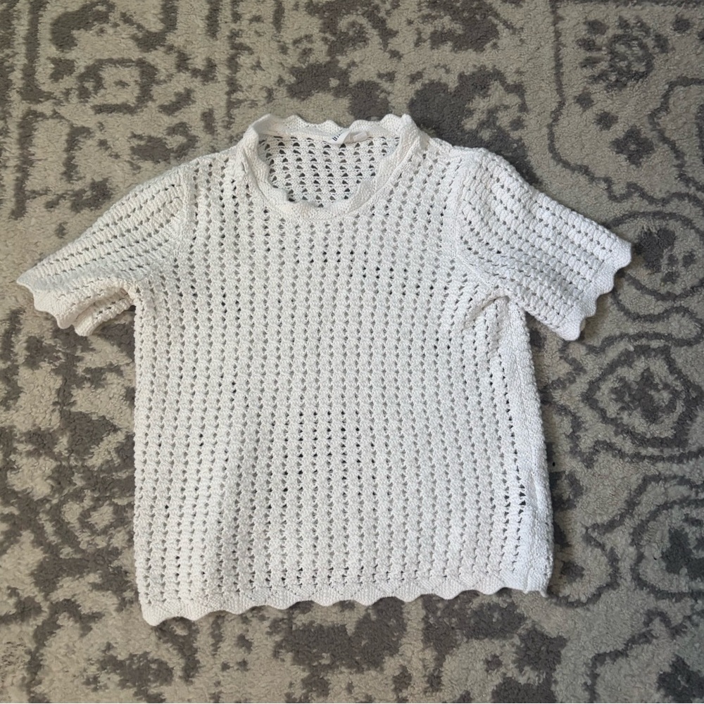 Gap White Crochet Short Sleeve Top size small fits like XS